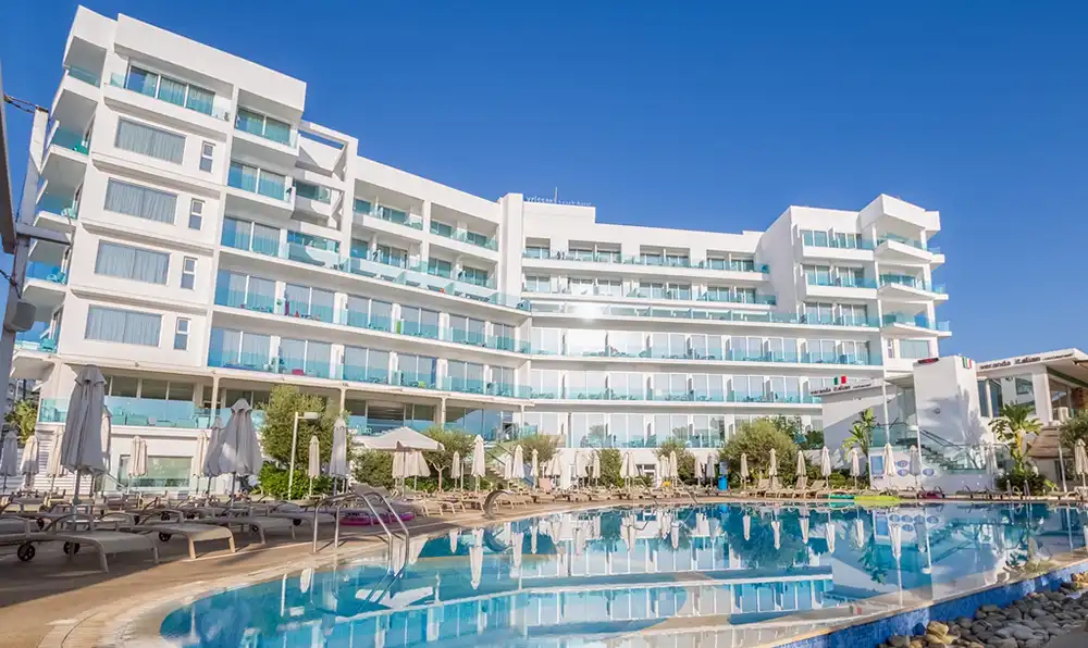 VRISSAKI BEACH HOTEL