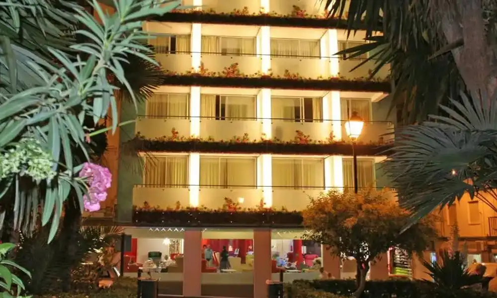 Hotel Oasis Plaza